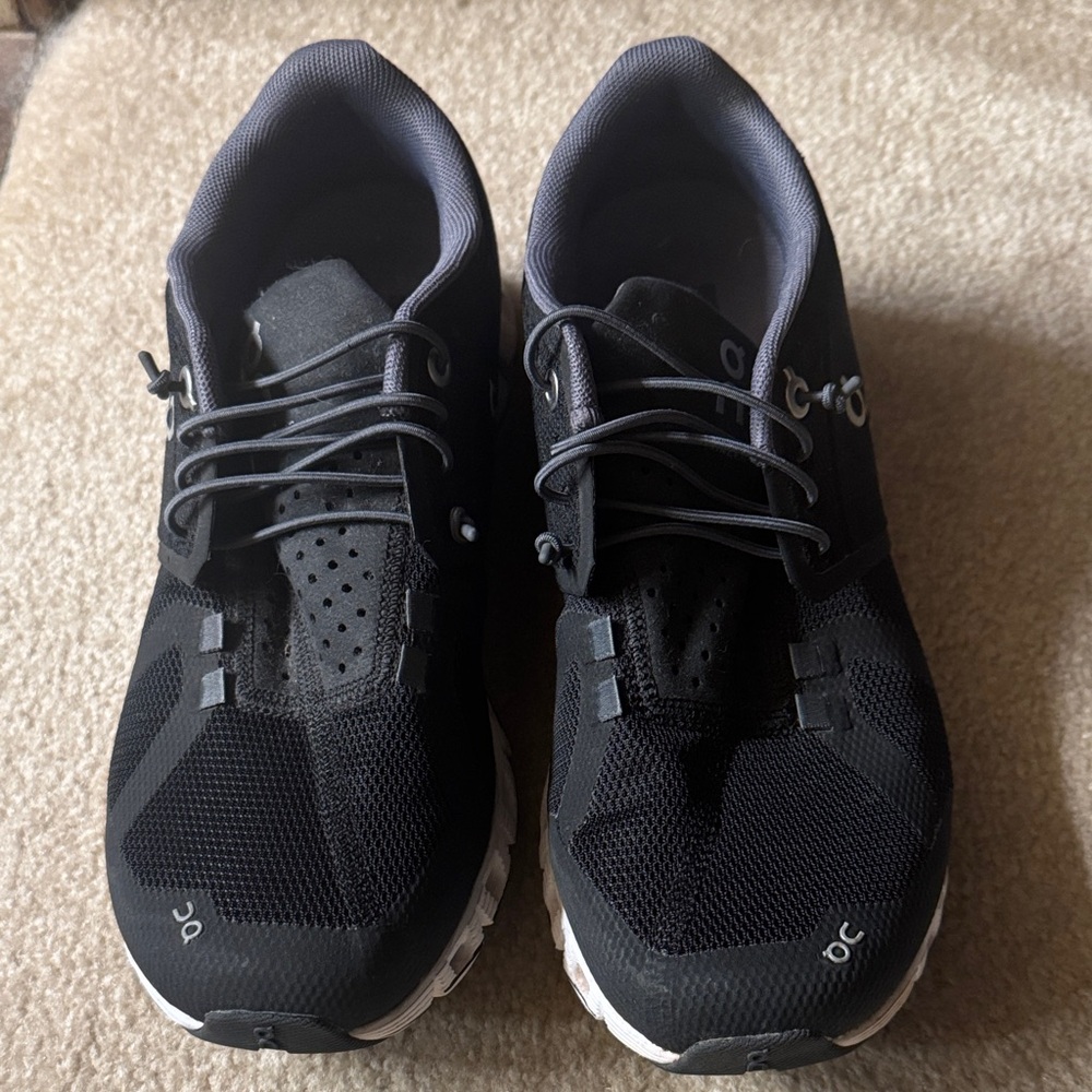 On Cloud Womens Black and Gray Athletic Shoes